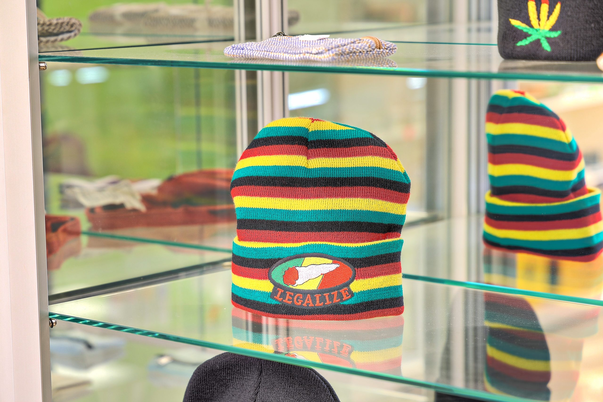 Jamaica-Style Mütze mit Legalize-Stickung