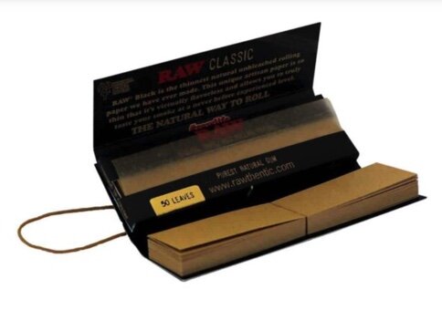 Raw Papers Black Classic mit Tips 1 1/4